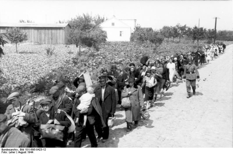 Wysiedleńcy w drodze do Pruszkowa; Bundesarchiv, Bild 101I-695-0423-12 / Leher / CC-BY-SA 3.0