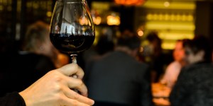 Dziś wspominamy św. Jana. W kościołach święci się wino i daje wiernym do picia. Skąd ta tradycja?