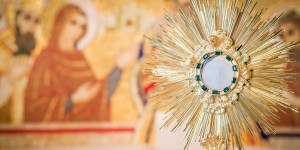 10 niespodzianek częstej adoracji Najświętszego Sakramentu