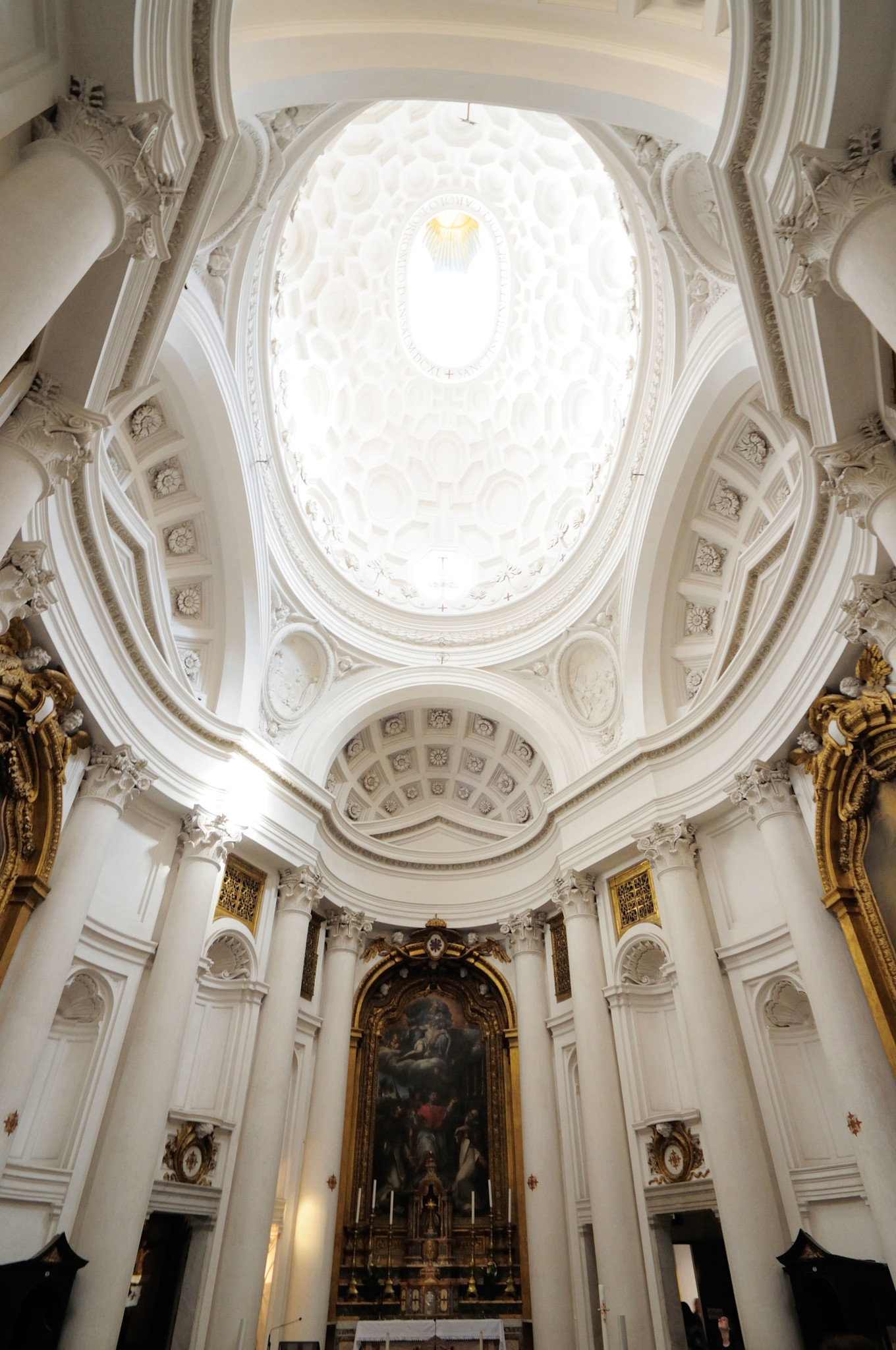 Wnętrze kościoła San Carlo alle Quattro Fontane.