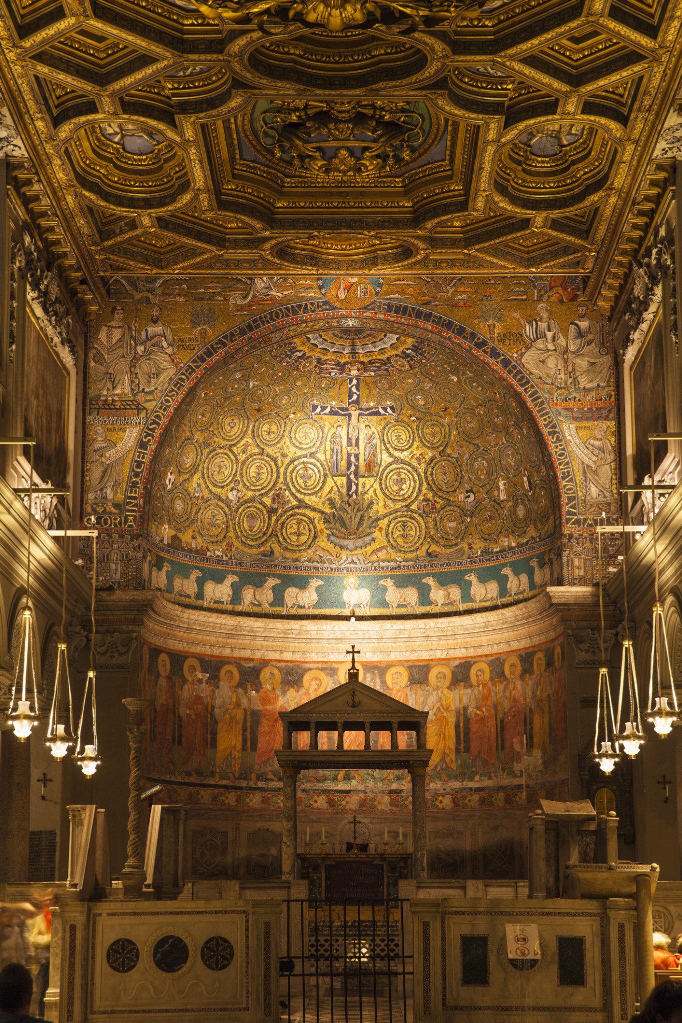 Wnętrze bazyliki św. Klemensa.