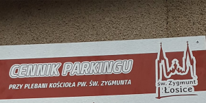 Opłaty za parking pod plebanią! Tak w Łosicach dba się o wiernych. Naprawdę!