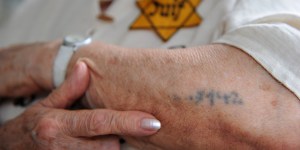 Tatuażysta z Auschwitz. Przez 50 lat jego sekret znali tylko najbliżsi