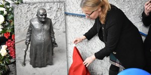 We Wrocławiu pojawił się nowy krasnal. Ksiądz-krasnal!