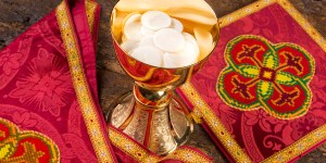 Eucharystyczne Qu0026amp;A na Boże Ciało. O skarbie naszej wiary powinniśmy wiedzieć wszystko
