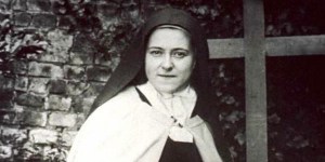 Wracała do tych słów, gdy czuła się samotna. Poznaj ulubiony cytat św. Teresy z Lisieux