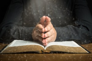 Cisza odsłania bolesne miejsca. Czy medytacja chrześcijańska niesie ze sobą zagrożenia?