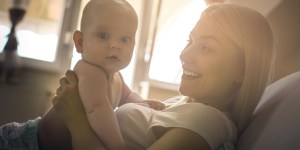 Zachodzi w ciążę. Matka prosi ją, by dokonała aborcji. A ona?