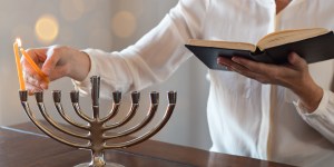 Obrzezanie, koszerna kuchnia i przejścia na judaizm. Tak dziś żyją Żydzi w Polsce