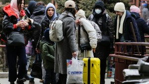 Rodziny uchodźców przybywają do Polski