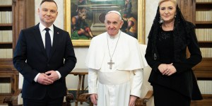 Prezydent zaprosił Ojca Świętego do Polski. 45 minut spotkania Andrzeja Dudy z Franciszkiem