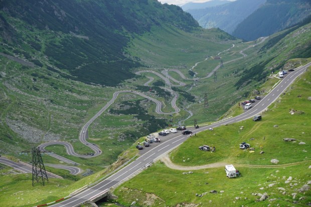 Trasa Transfogarska wijąca się na wysokości ok. 2000 metrów n.p.m.