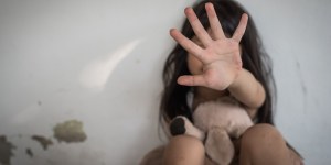 Pornografia dziecięca w sieci niestety ma się dobrze. W Polsce zidentyfikowano 20 witryn, na świecie&#8230; niemal 15 tysięcy!