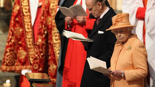 królowa Elżbieta II podczas nabożeństwa