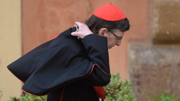 Szwajcarski kardynał Kurt Koch przybywa do Watykanu na konklawe w 2013 roku