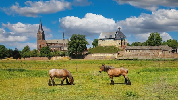 wiejski krajobraz w Kessel w Limburgii