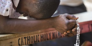 Matka i córeczka zastrzelone, ksiądz uprowadzony. Nie słabną ataki na chrześcijan w Nigerii