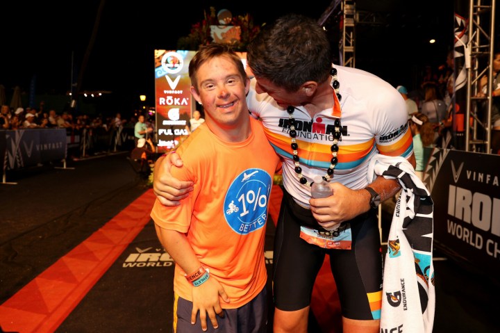 Chris Nikic z zespołem Downa ukończył wyścig Ironman na Hawajach
