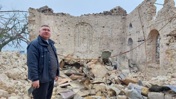 Zniszczony przez Rosjan kościół katolicki we wsi Kyseliwka na Ukrainie