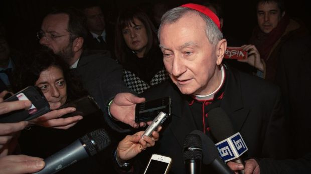 Kard. Pietro Parolin odpowiadający na pytania dziennikarzy