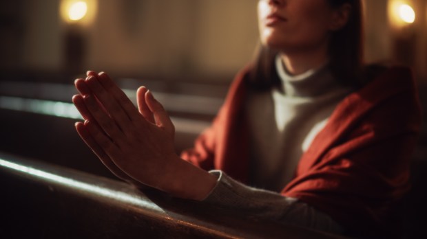 gorliwa modlitwa kobiety w kościele
