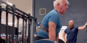 80-latek podnosi 150 kg… z miłości!