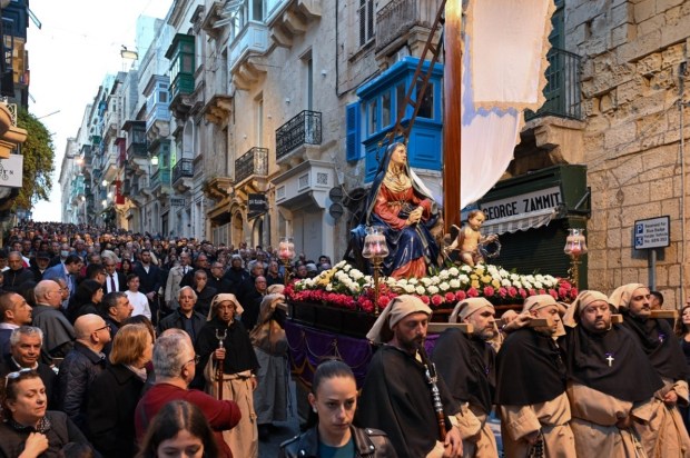 Procesja Mater Dolorosa zorganizowana przez franciszkanów z Ta Giezu w Valletcie (31 marca 2023)