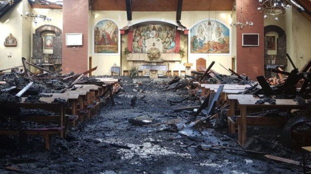 Zniszczone przez pożar wnętrze kościoła św. Floriana w Sosnowcu