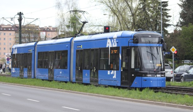 Corner Hero Image - „Nie zawahała się ani chwili”. Motornicza z Krakowa uratowała życie noworodka