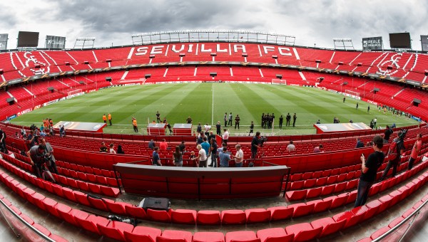 Corner Item Image - Stadion świątynią ciemności. „Sprzedaliśmy dusze, żeby zobaczyć, jak zostajecie mistrzami”